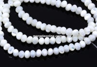 Mother of pearl beads, round, white, 4mm